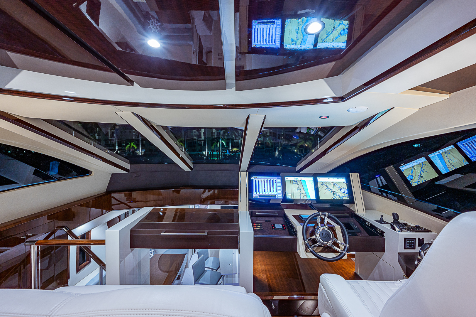 Lazzara 78 - North South Latitude - interior