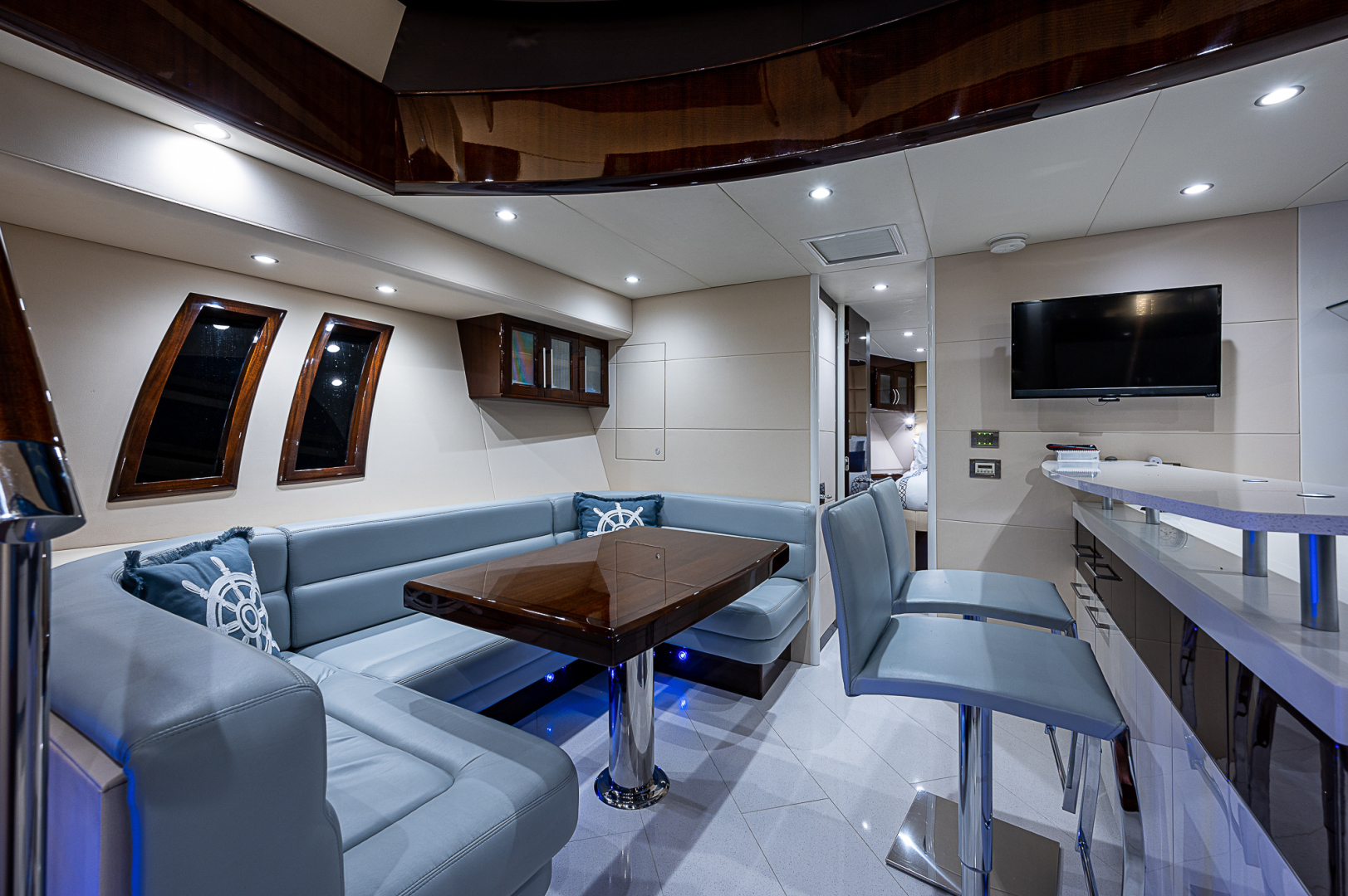 Lazzara 78 - North South Latitude - dinette