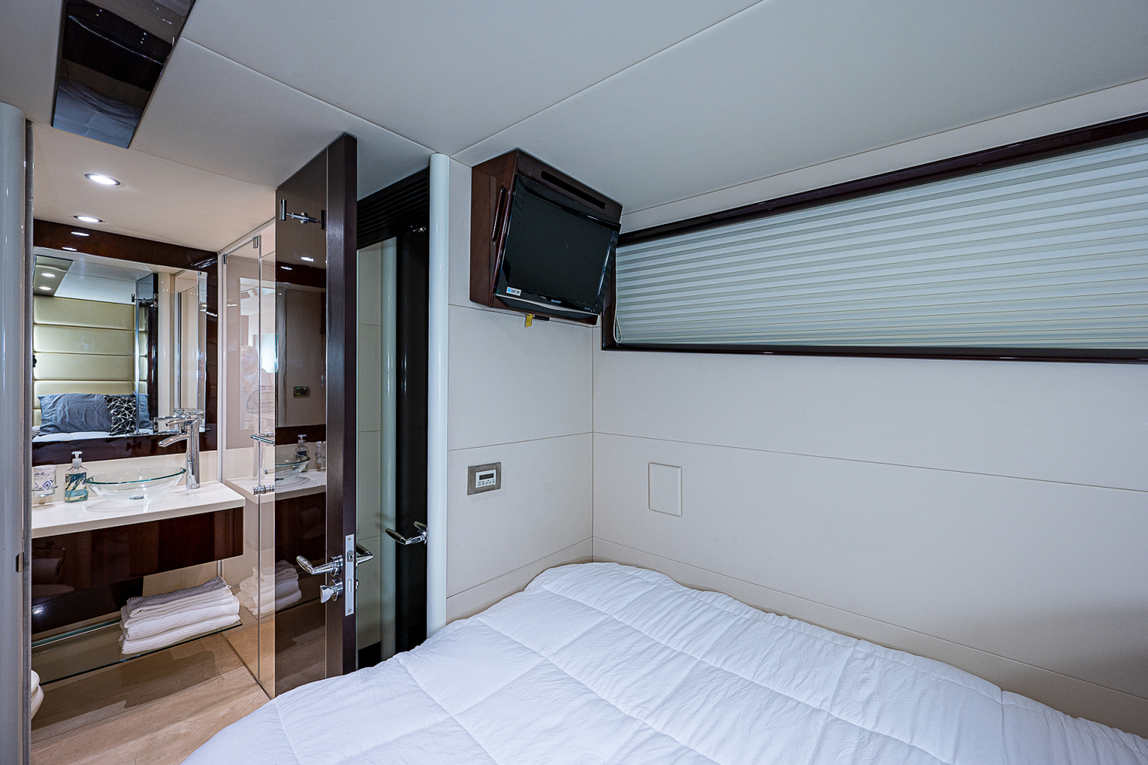 Lazzara 78 - North South Latitude - interior