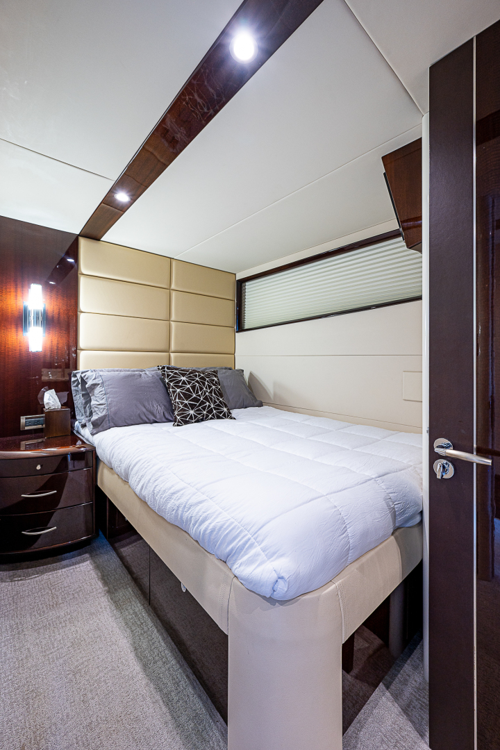 Lazzara 78 - North South Latitude - interior
