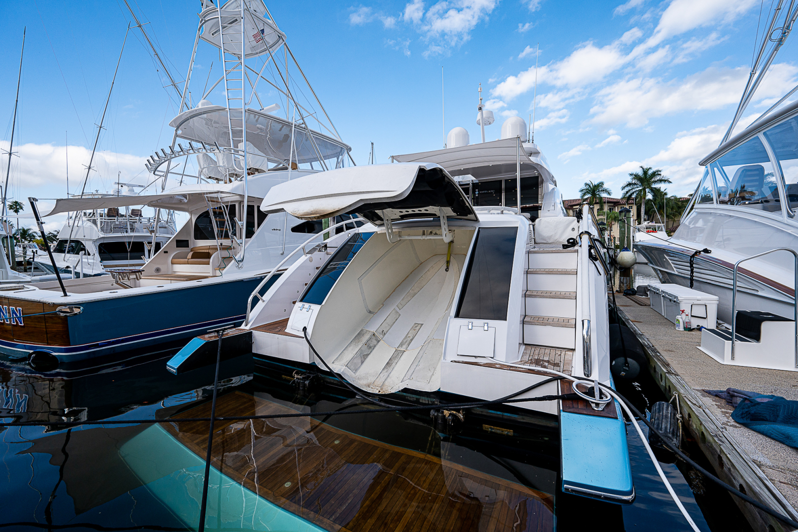 Lazzara 78 - North South Latitude - exterior