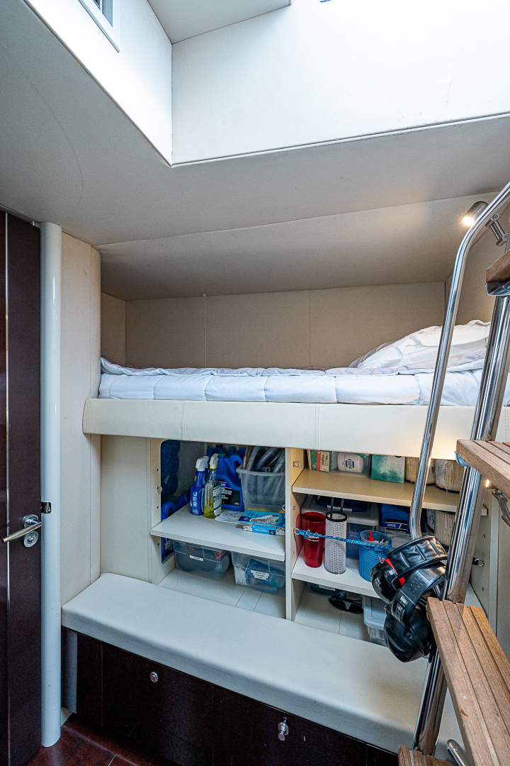 Lazzara 78 - North South Latitude - interior
