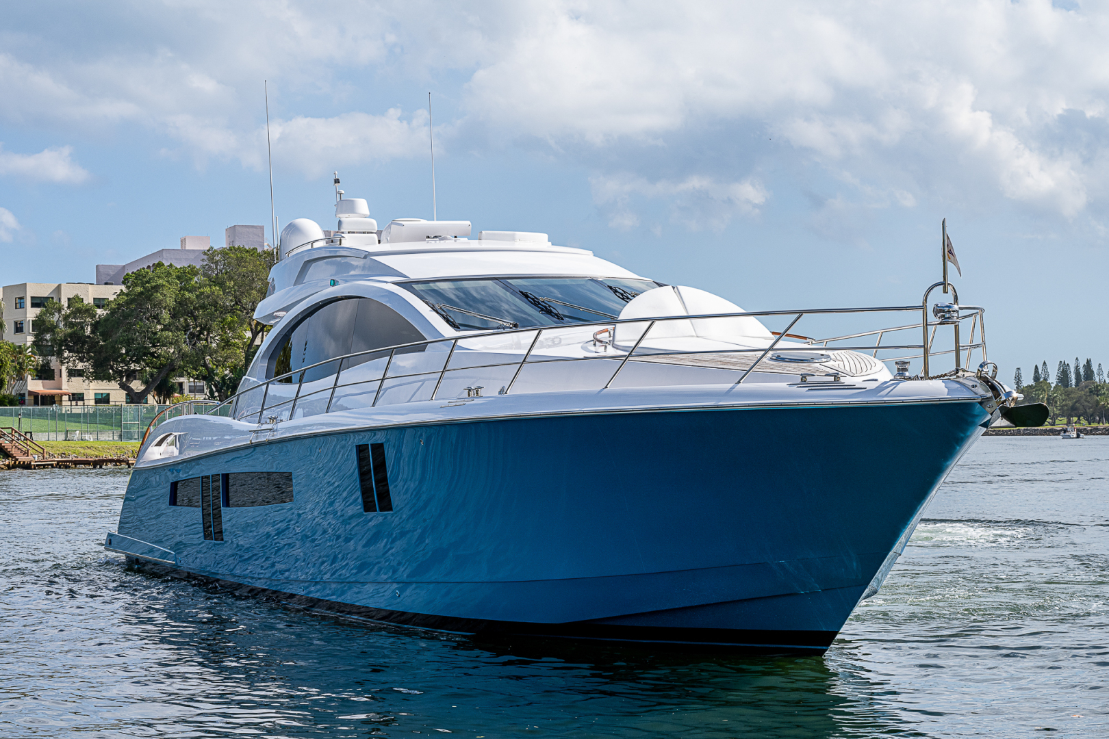 Lazzara 78 - North South Latitude - exterior