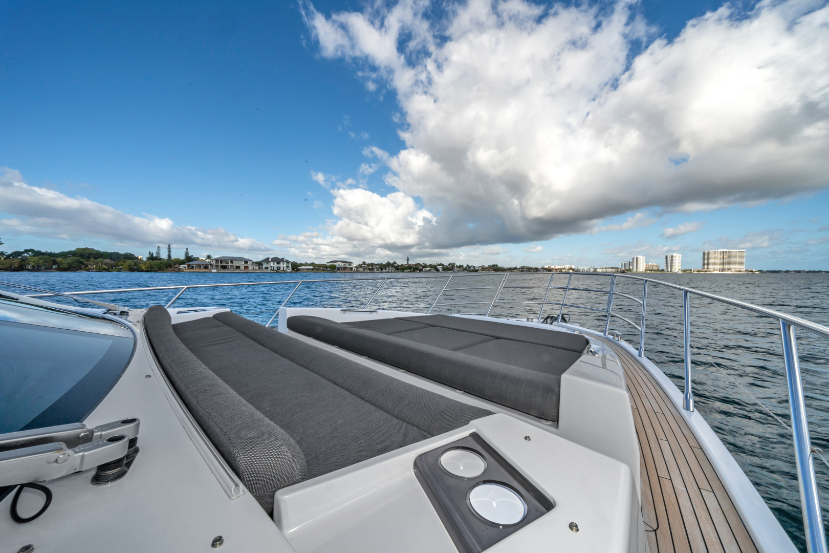 Azimut 60 - Why Knot - Bow