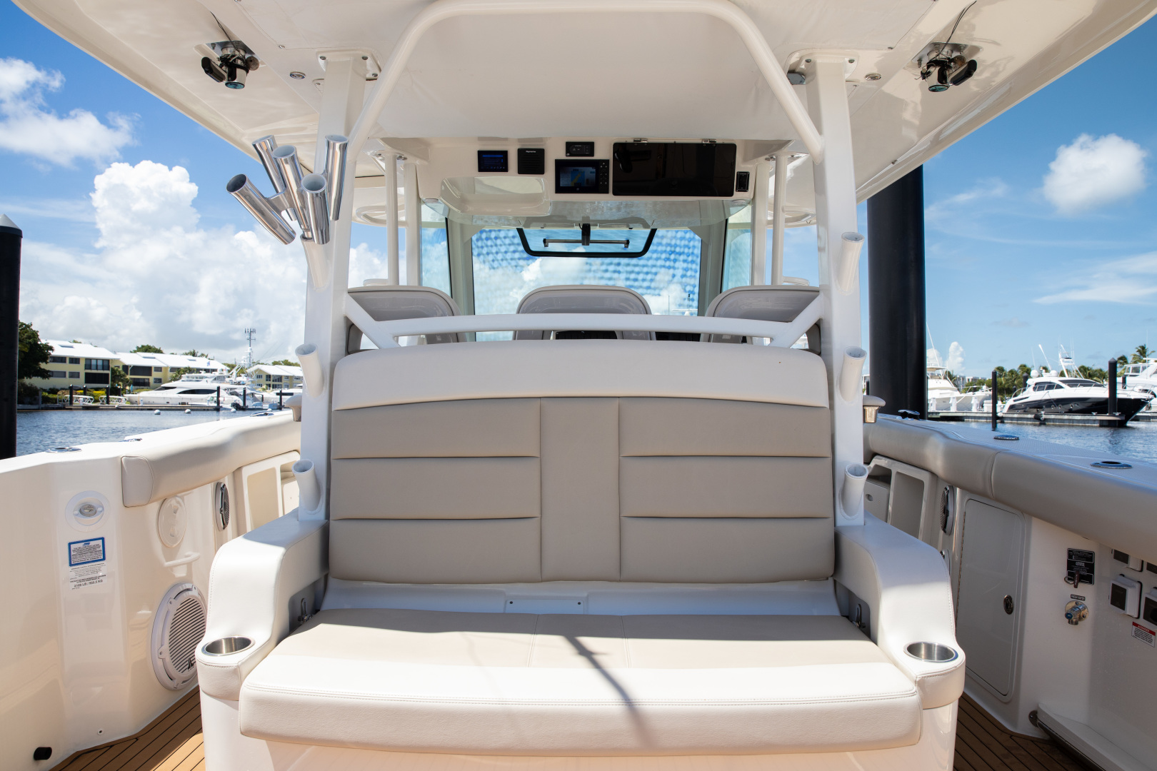 Boston Whaler 38 - Cockpit Seating