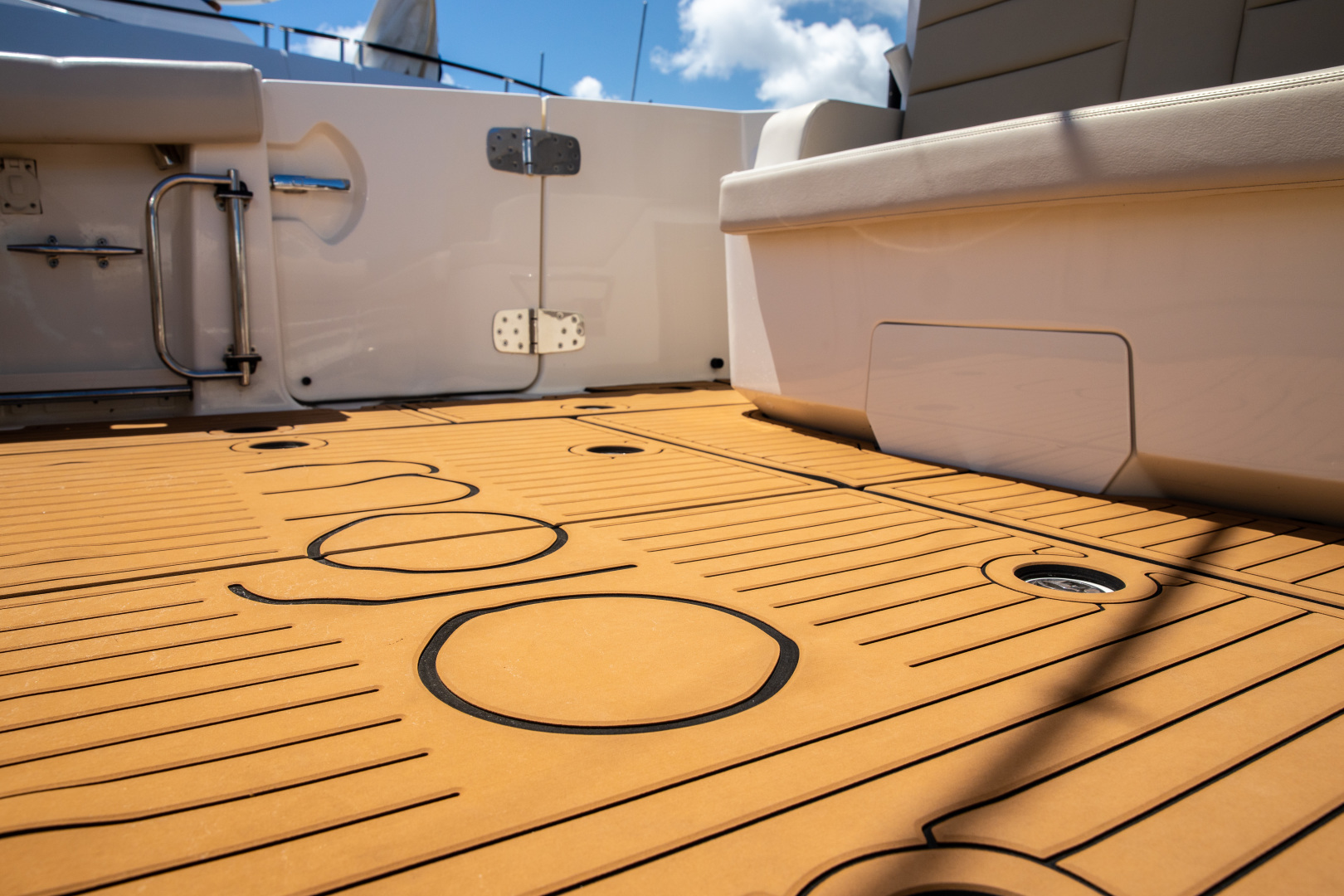 Boston Whaler 38 - Transom