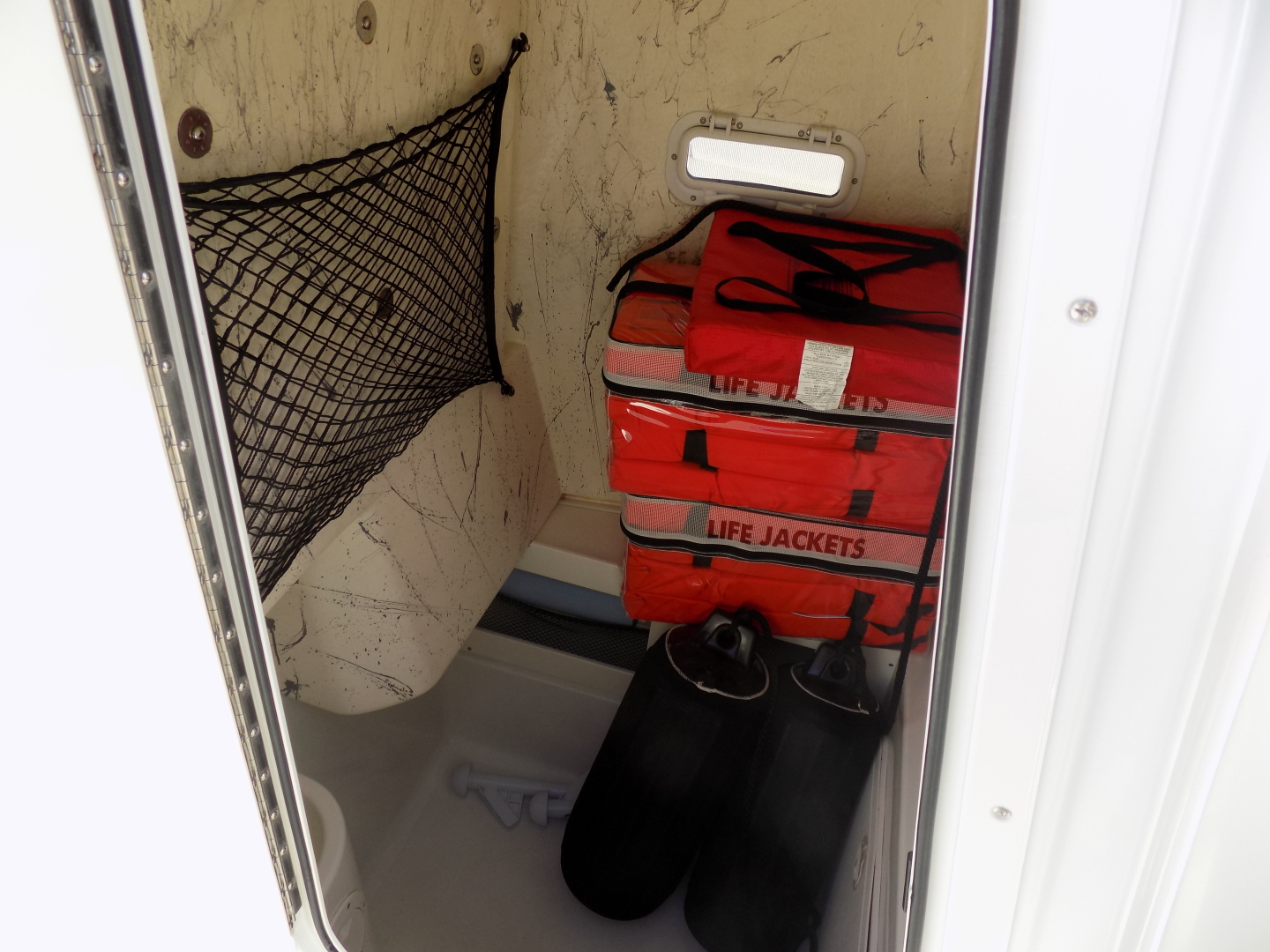 2017 Sailfish 2360 CC - Console Storage