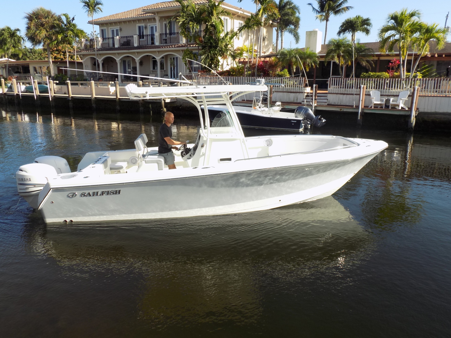 2017 Sailfish 2360 CC - Starboard View