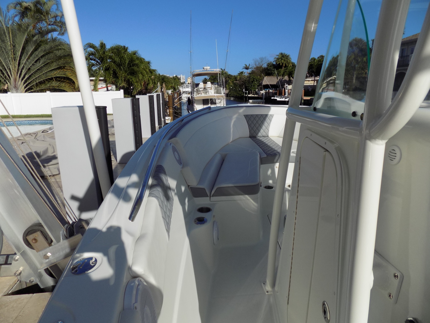 2017 Sailfish 2360 CC - Port Side Gunnel