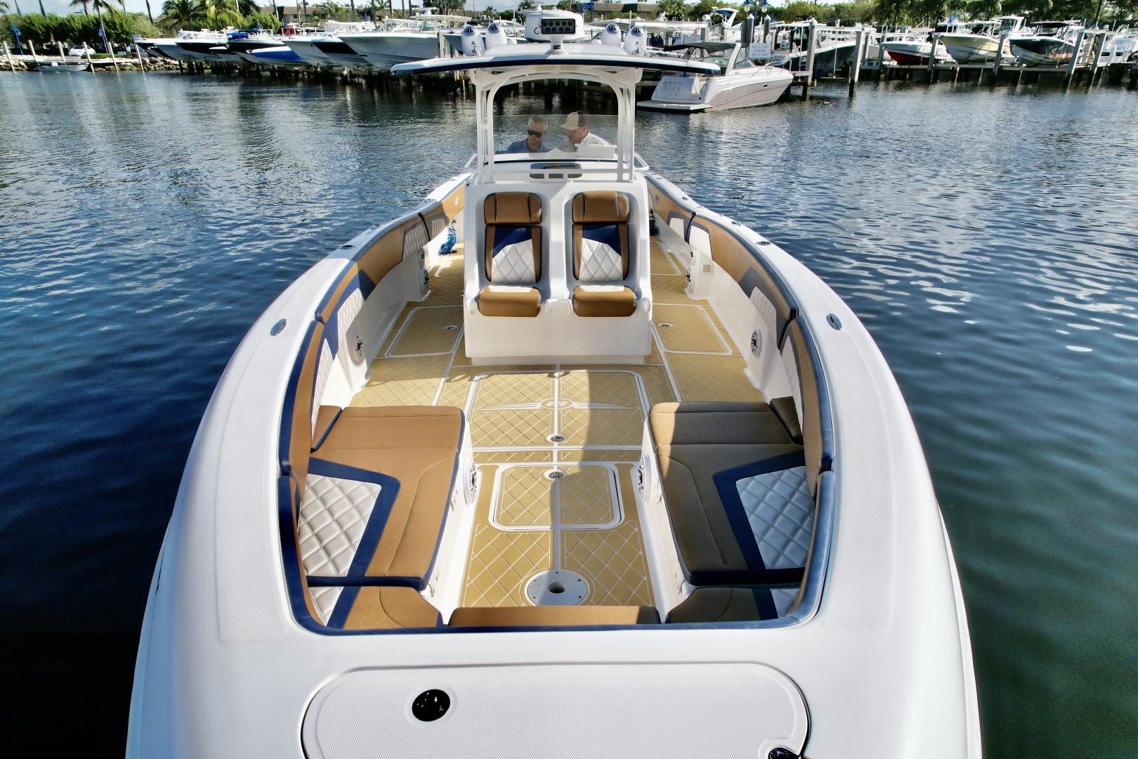 Deep Impact 39 - Exterior Profile