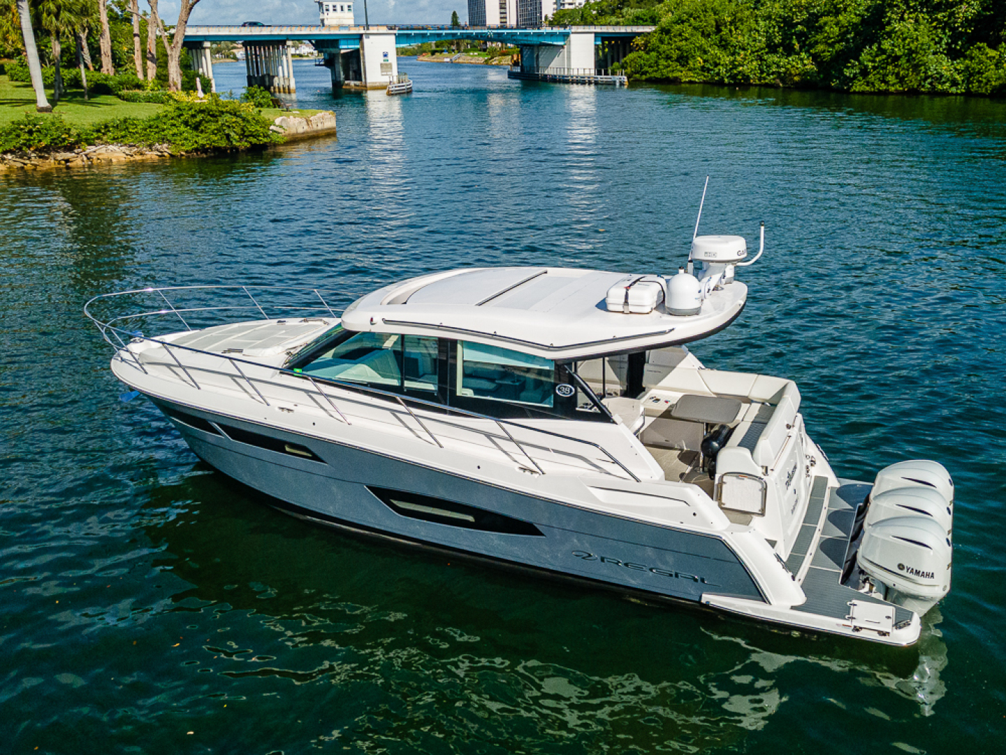 Regal 38-TETELESTAI-Exterior