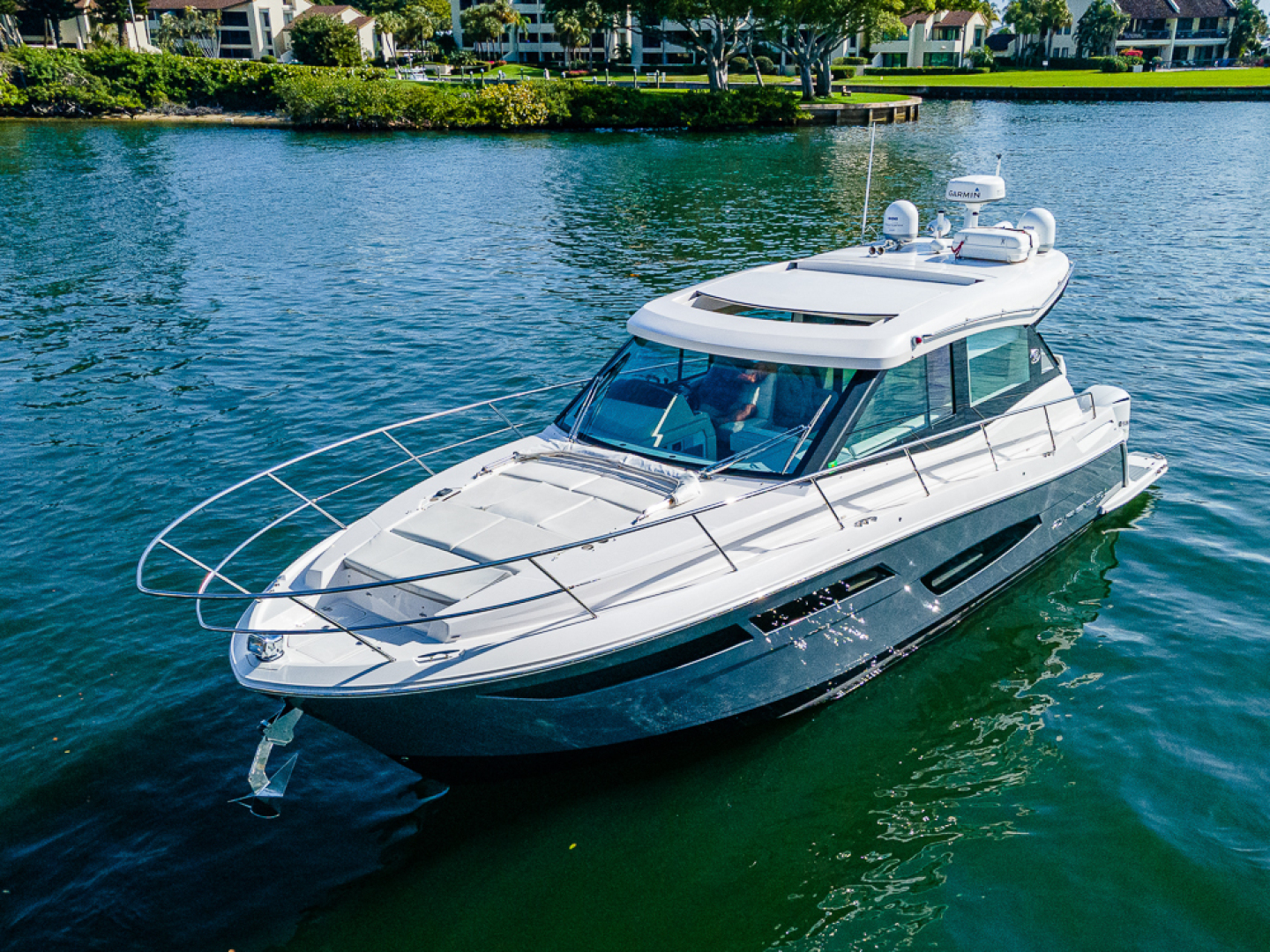 Regal 38-TETELESTAI-Exterior