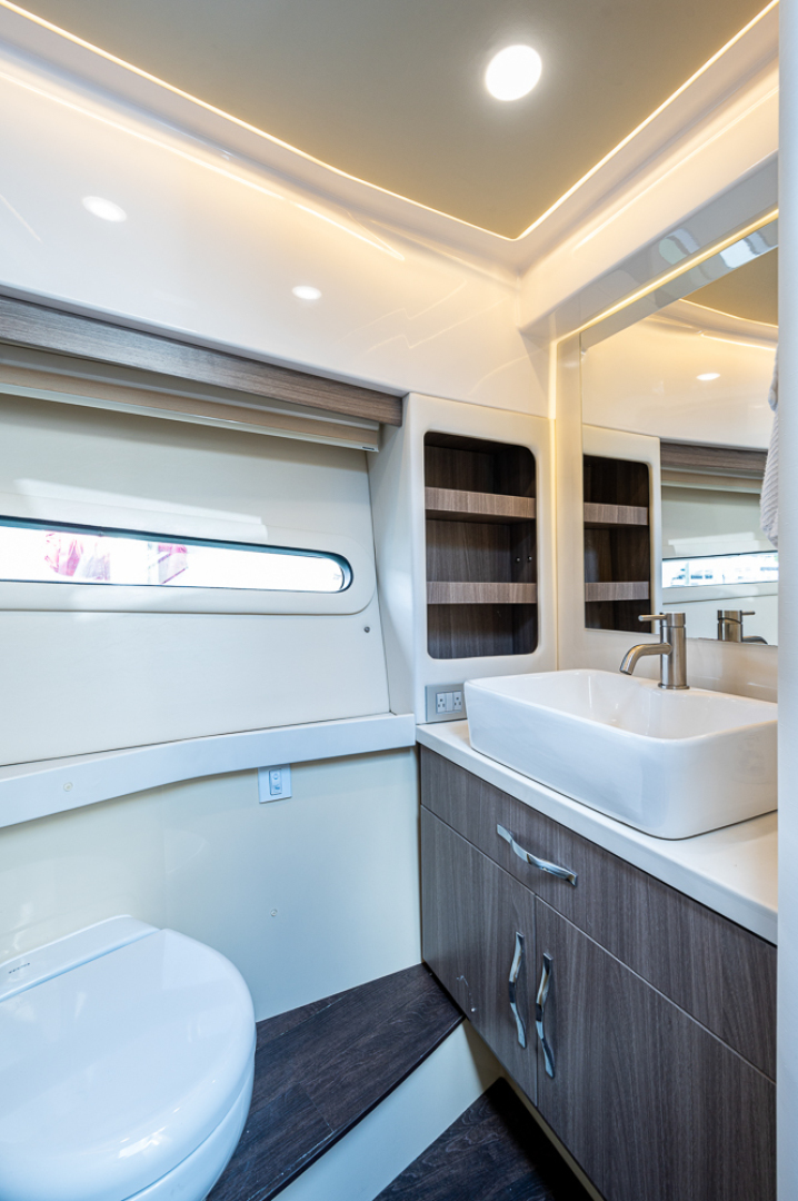 Regal 38-TETELESTAI-Guest Head