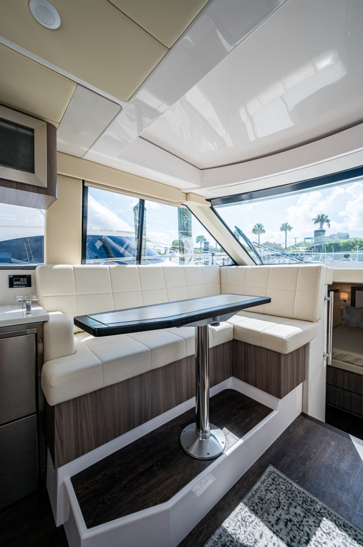 Regal 38-TETELESTAI-Salon