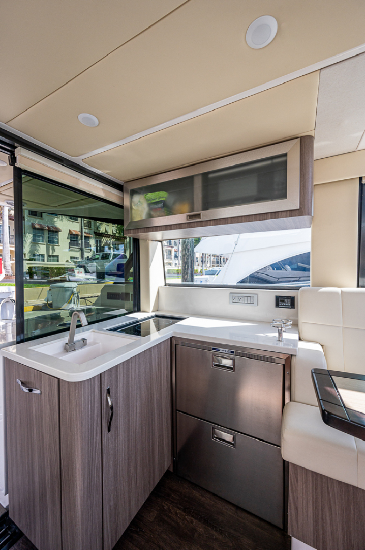 Regal 38-TETELESTAI-Galley