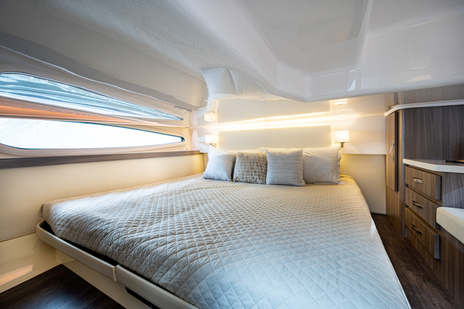 Regal 38-TETELESTAI-Master Stateroom