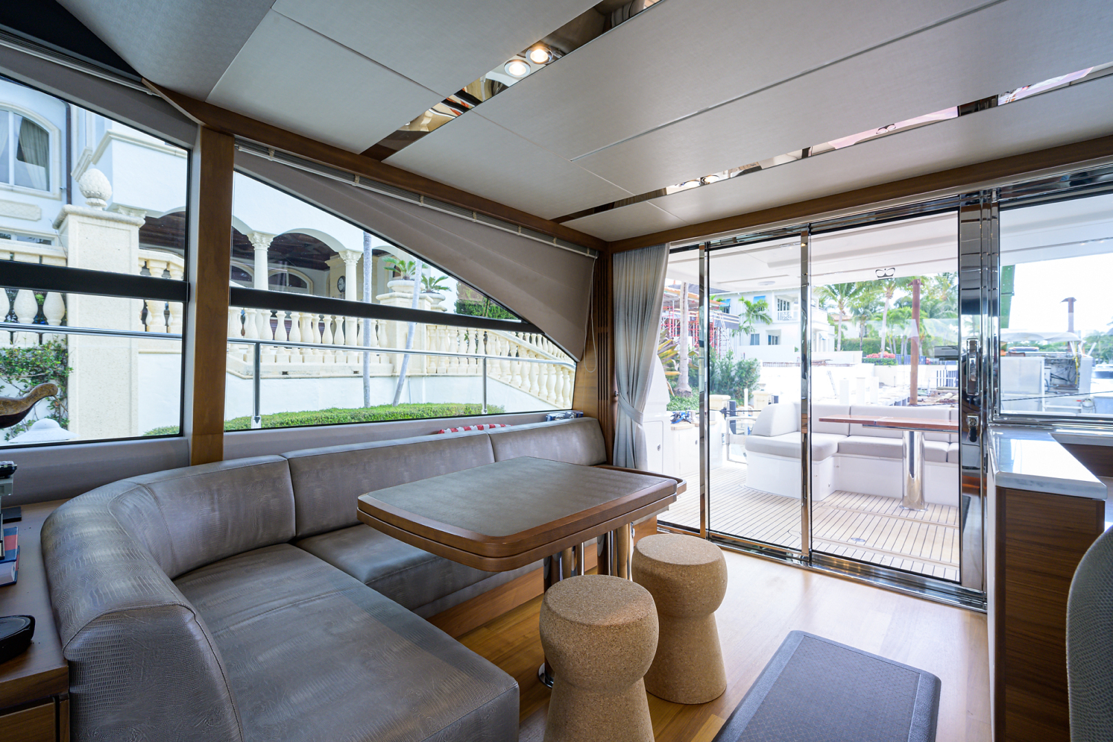 Princess 68-The J Sea-Dinette
