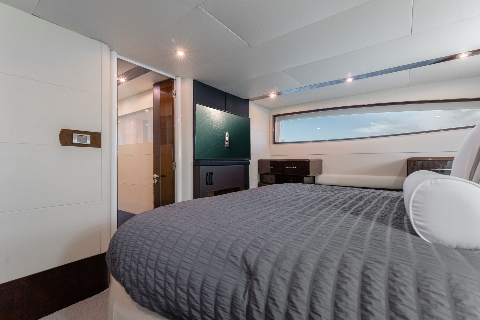 Lazzara 75 Salacia - Master Stateroom