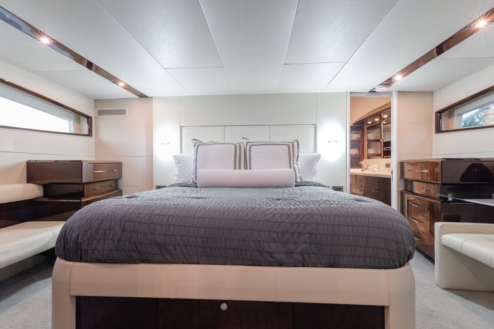 Lazzara 75 Salacia - Master Stateroom