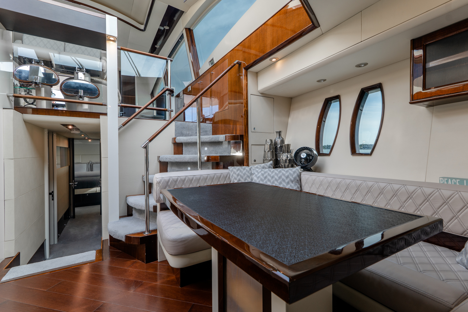 Lazzara 75 Salacia - Dinette