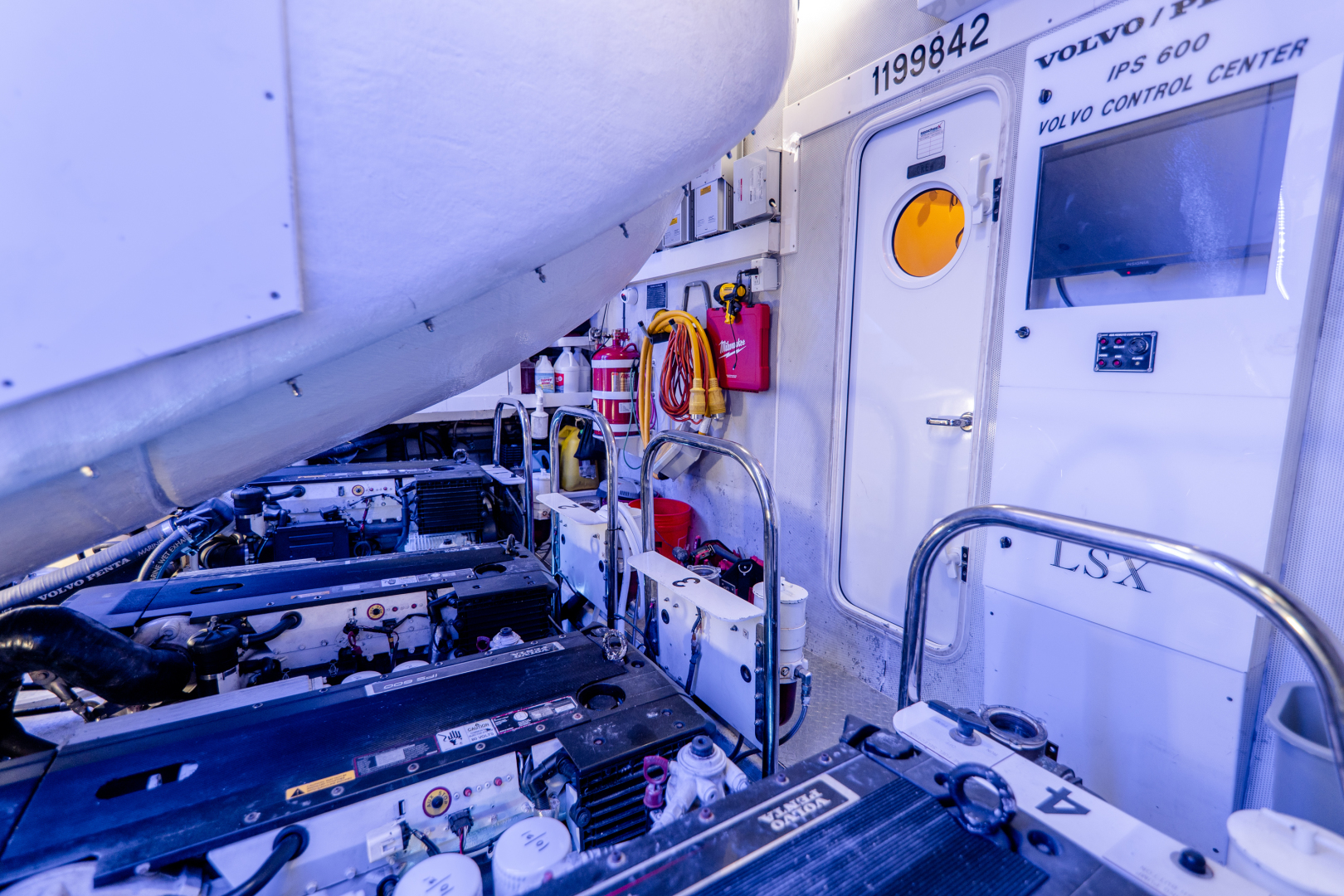 Lazzara 75 Salacia - Engine Room