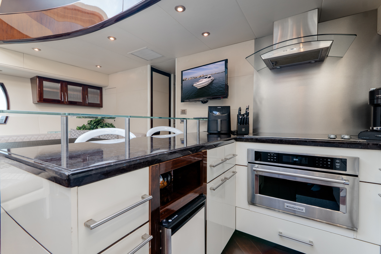 Lazzara 75 Salacia - Galley
