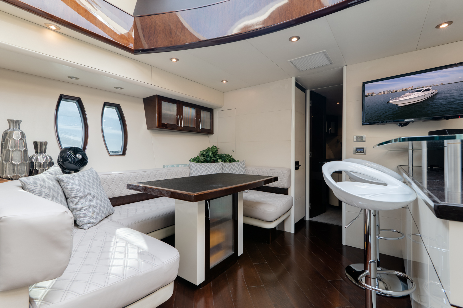 Lazzara 75 Salacia - Galley