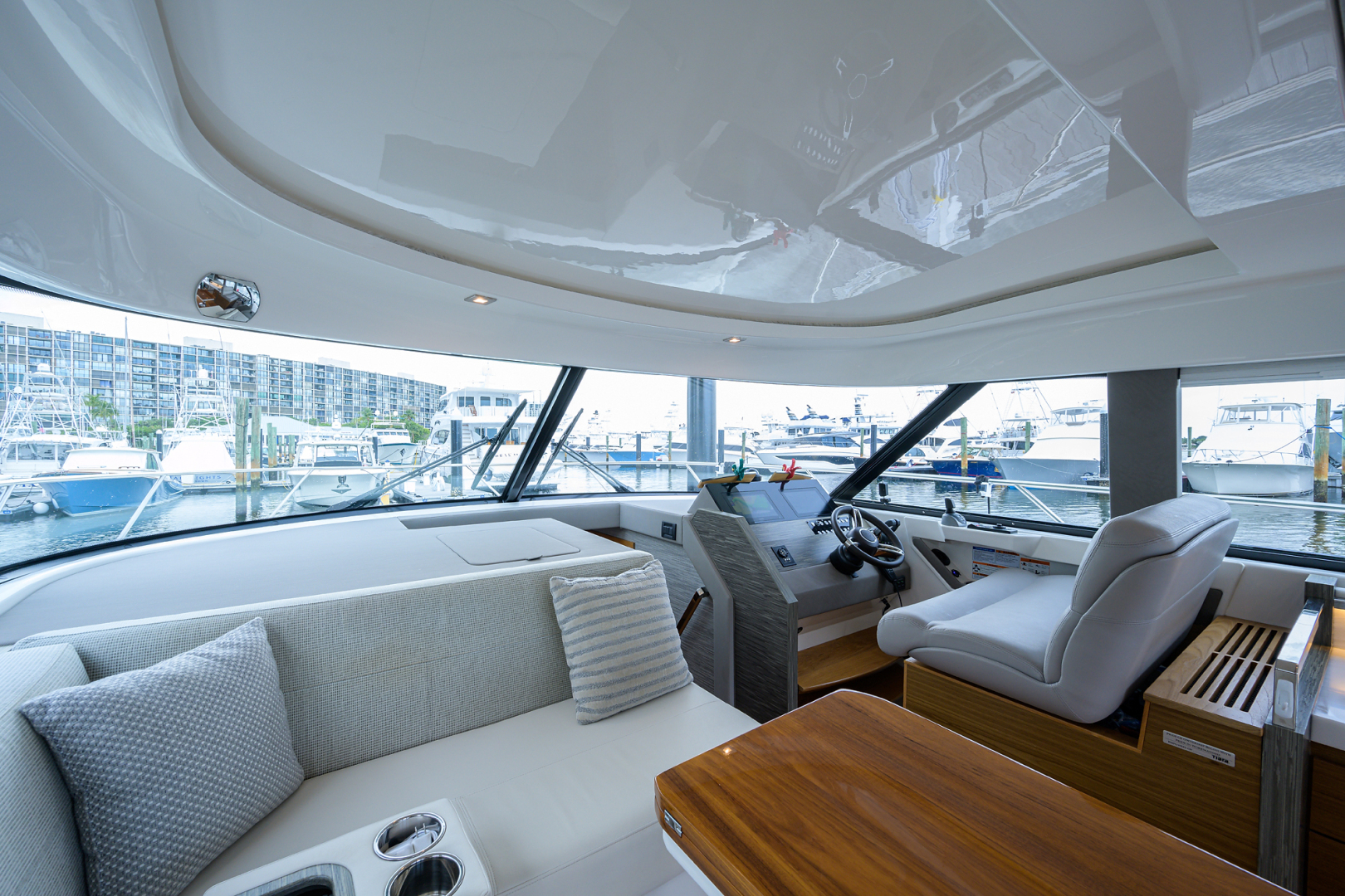 Tiara-44-Sea Major II-Helm