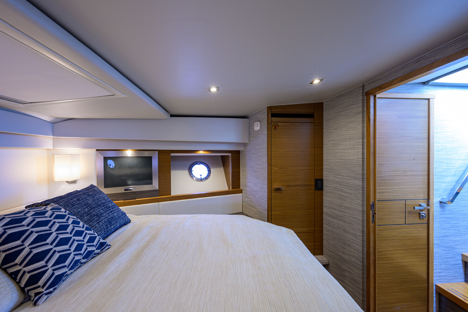 Tiara-44-Sea Major II-Master Stateroom