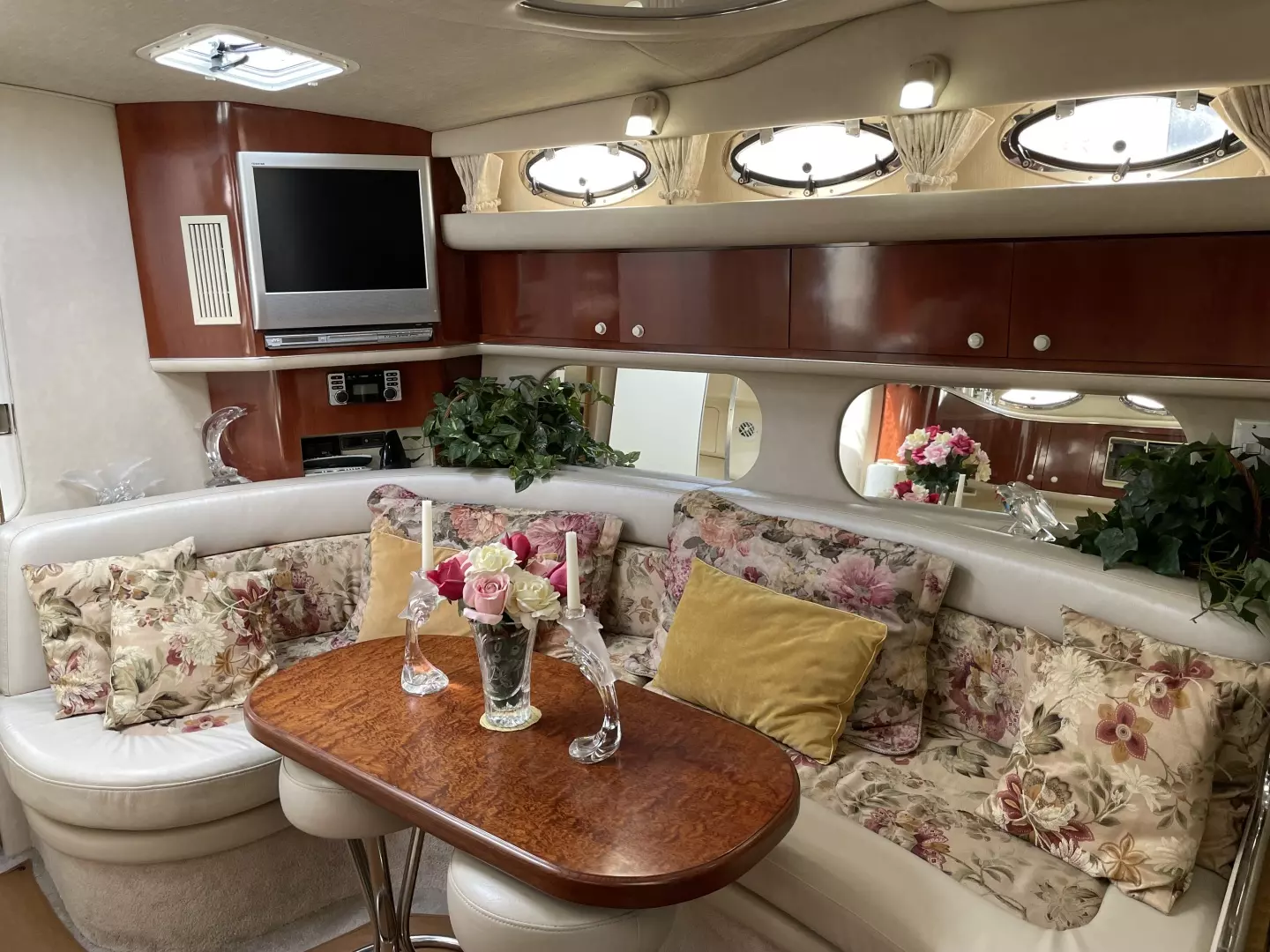 Sea Ray Sundancer 370 Yacht For Sale