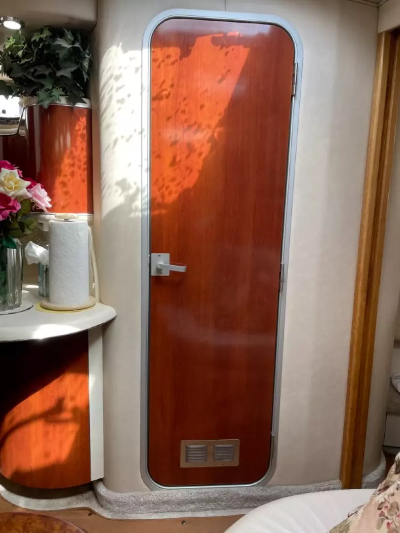 Sea Ray Sundancer 370 Yacht For Sale