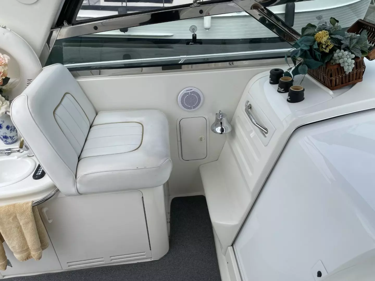 Sea Ray Sundancer 370 Yacht For Sale