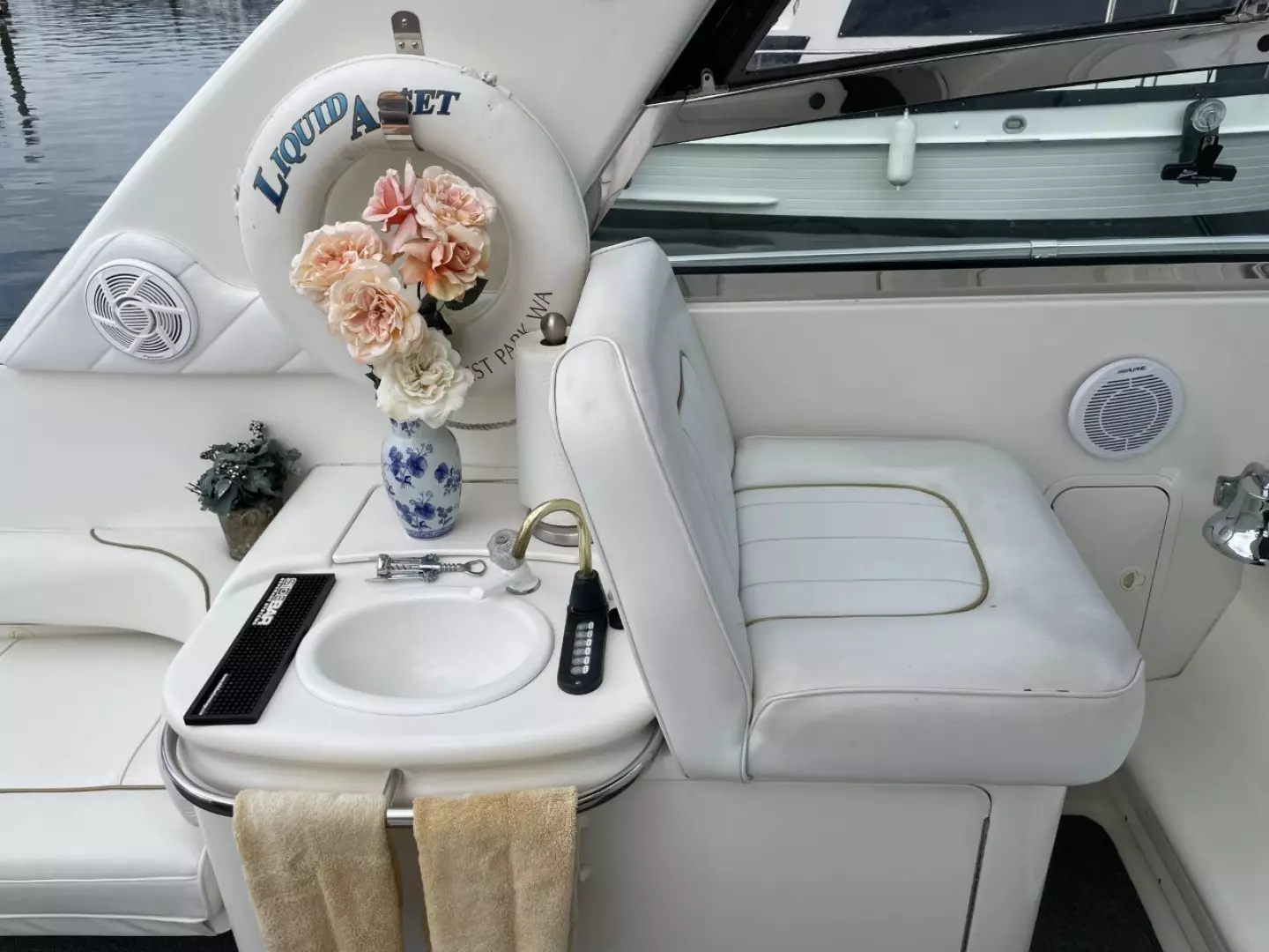 Sea Ray Sundancer 370 Yacht For Sale