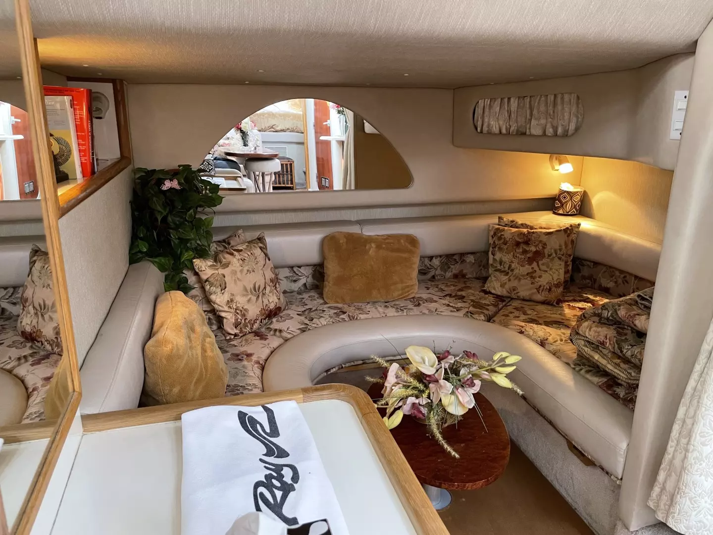 Sea Ray Sundancer 370 Yacht For Sale