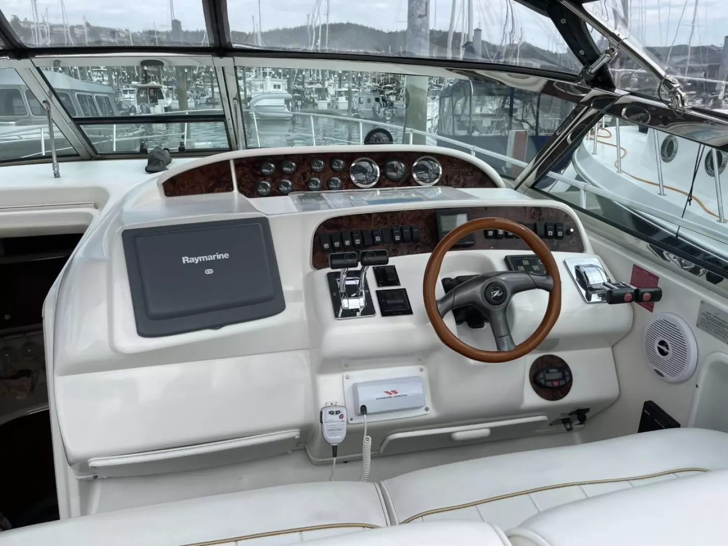 Sea Ray Sundancer 370 Yacht For Sale