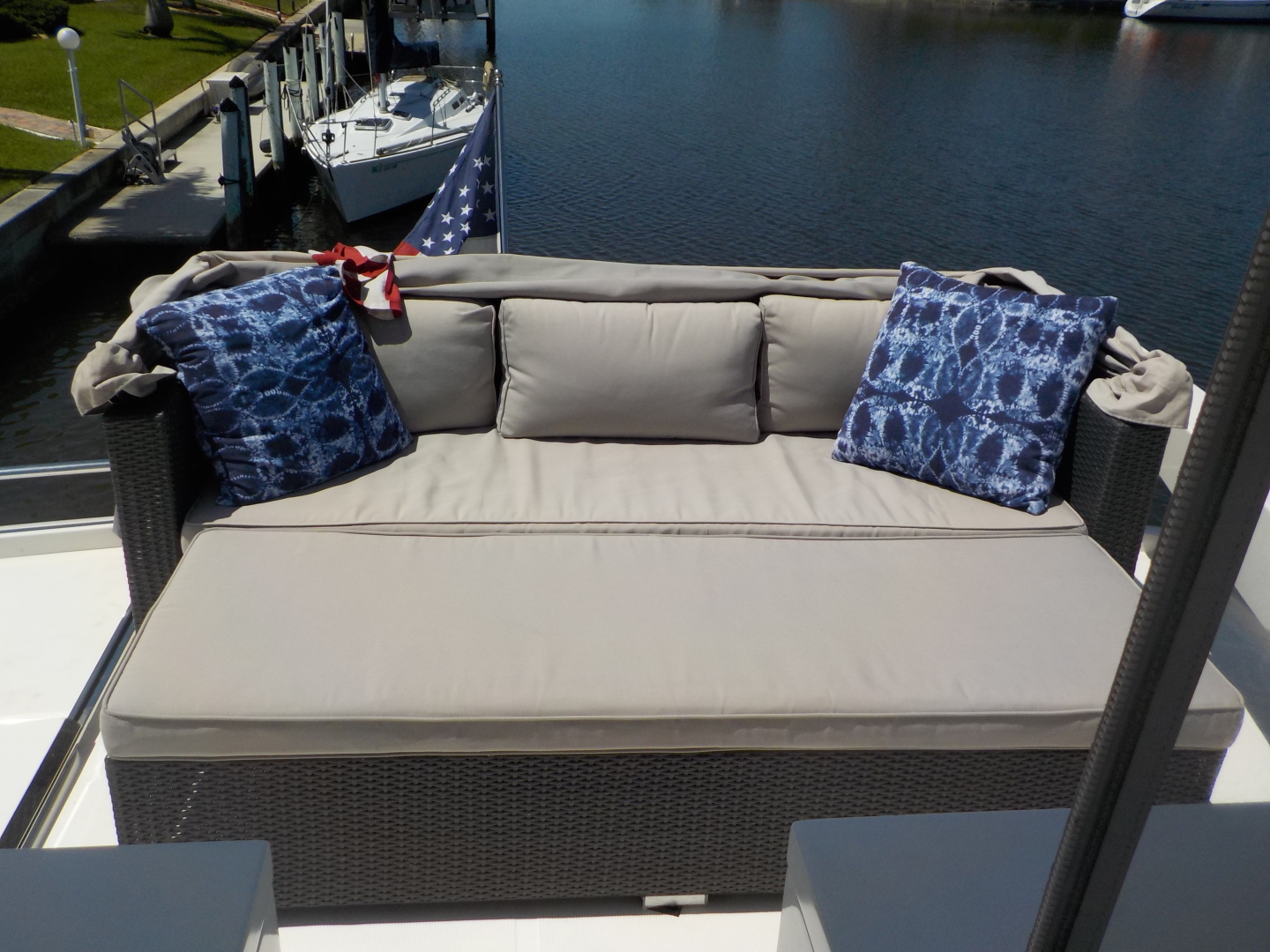 Symbol 58 - Amazing Grace - Flybridge Seating