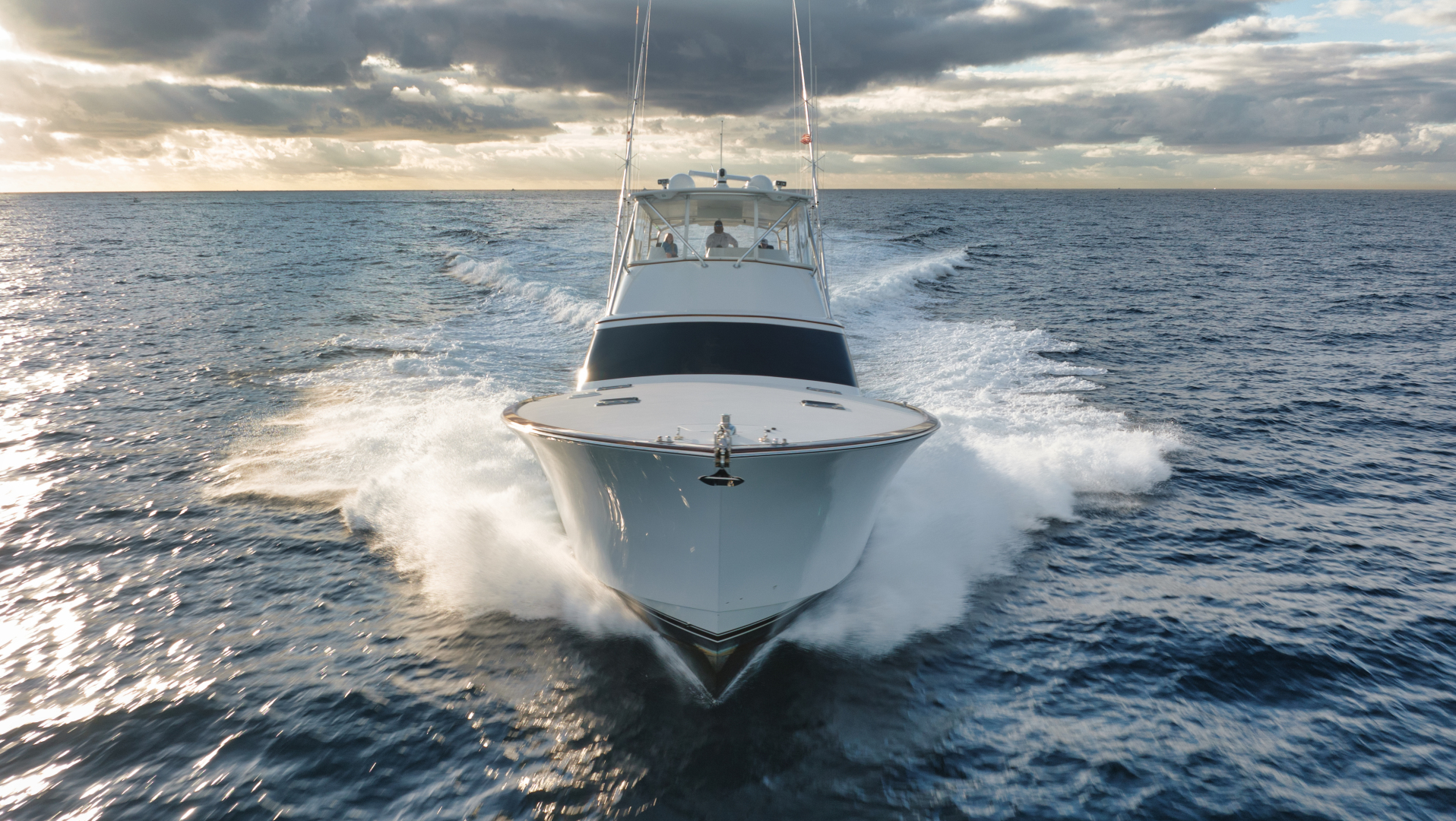 Whiticar 77 - Kings Blue - bow profile