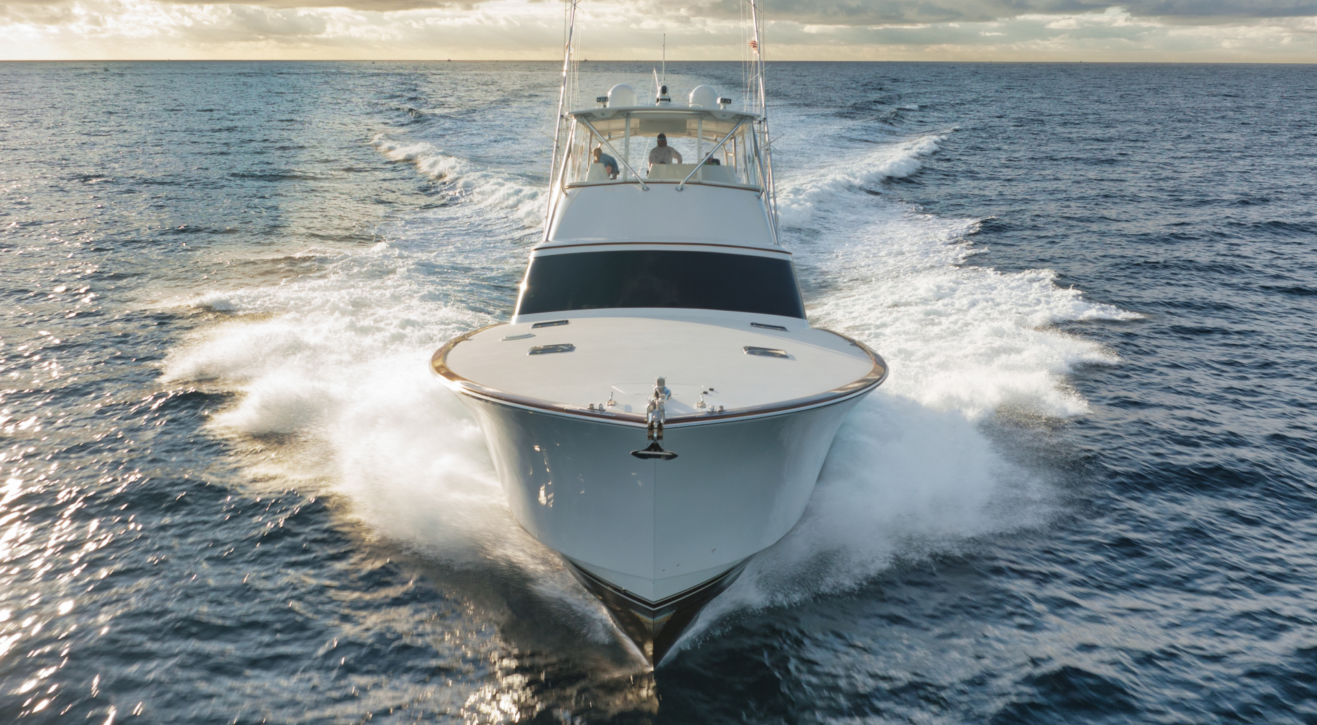 Whiticar 77 - Kings Blue - bow profile