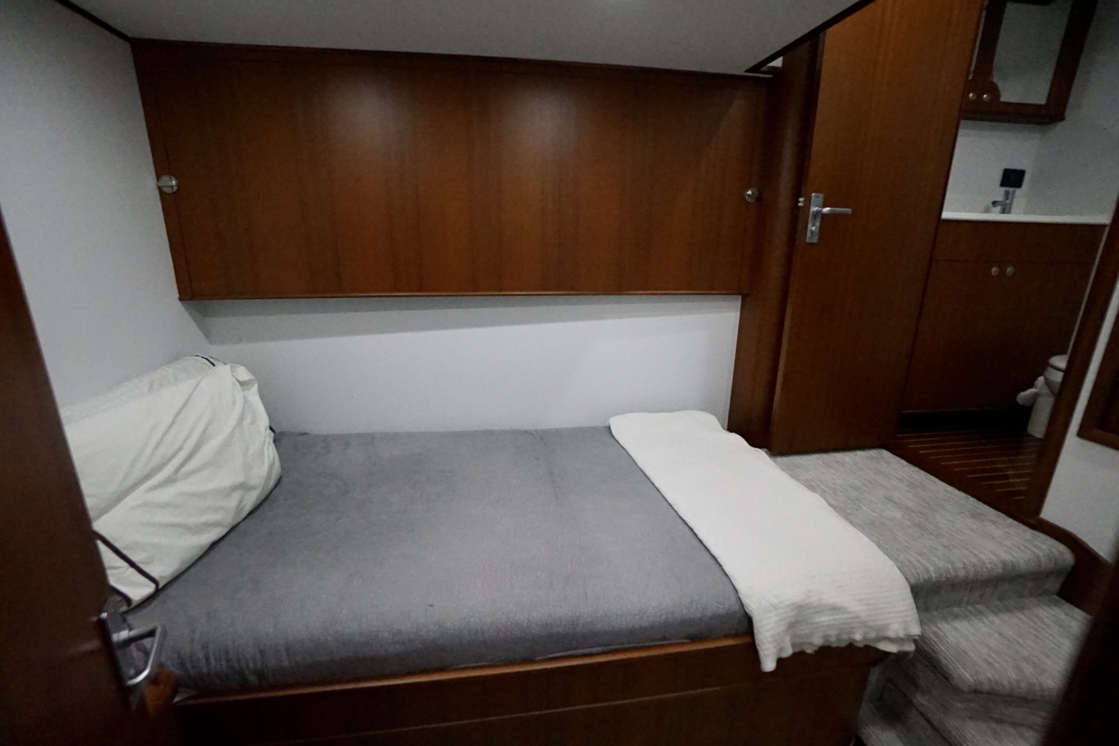Whiticar 77 - Kings Blue - guest stateroom