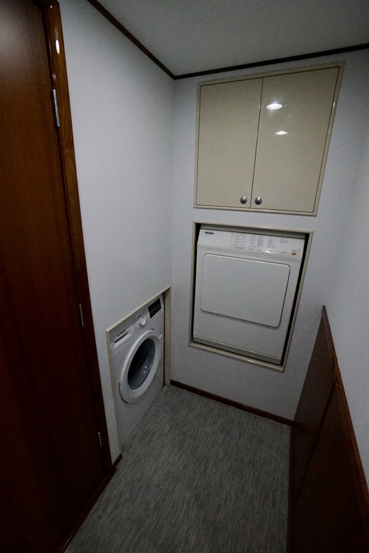 Whiticar 77 - Kings Blue - laundry