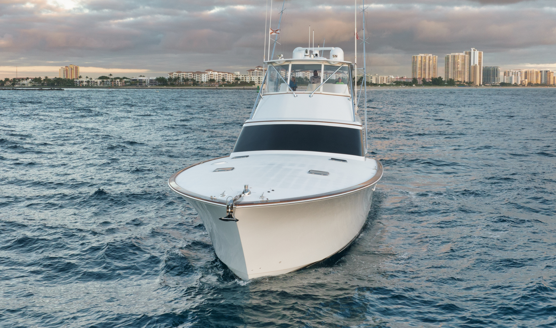 Whiticar 77 - Kings Blue - bow profile