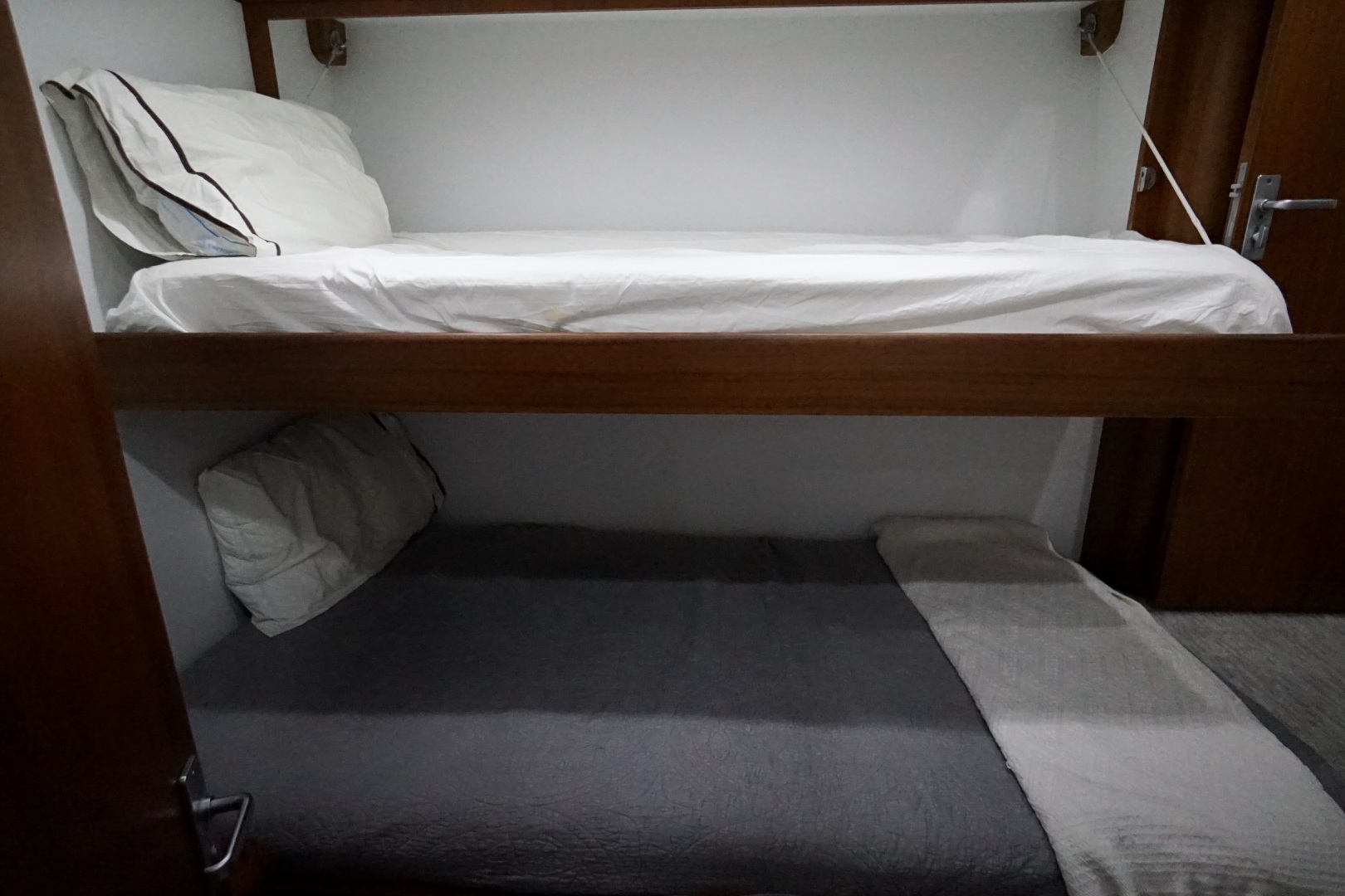 Whiticar 77 - Kings Blue - guest stateroom