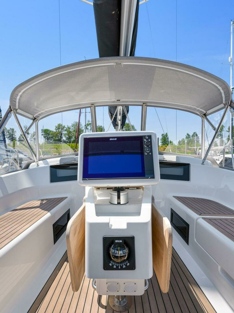 Hanse 388 Yacht For Sale