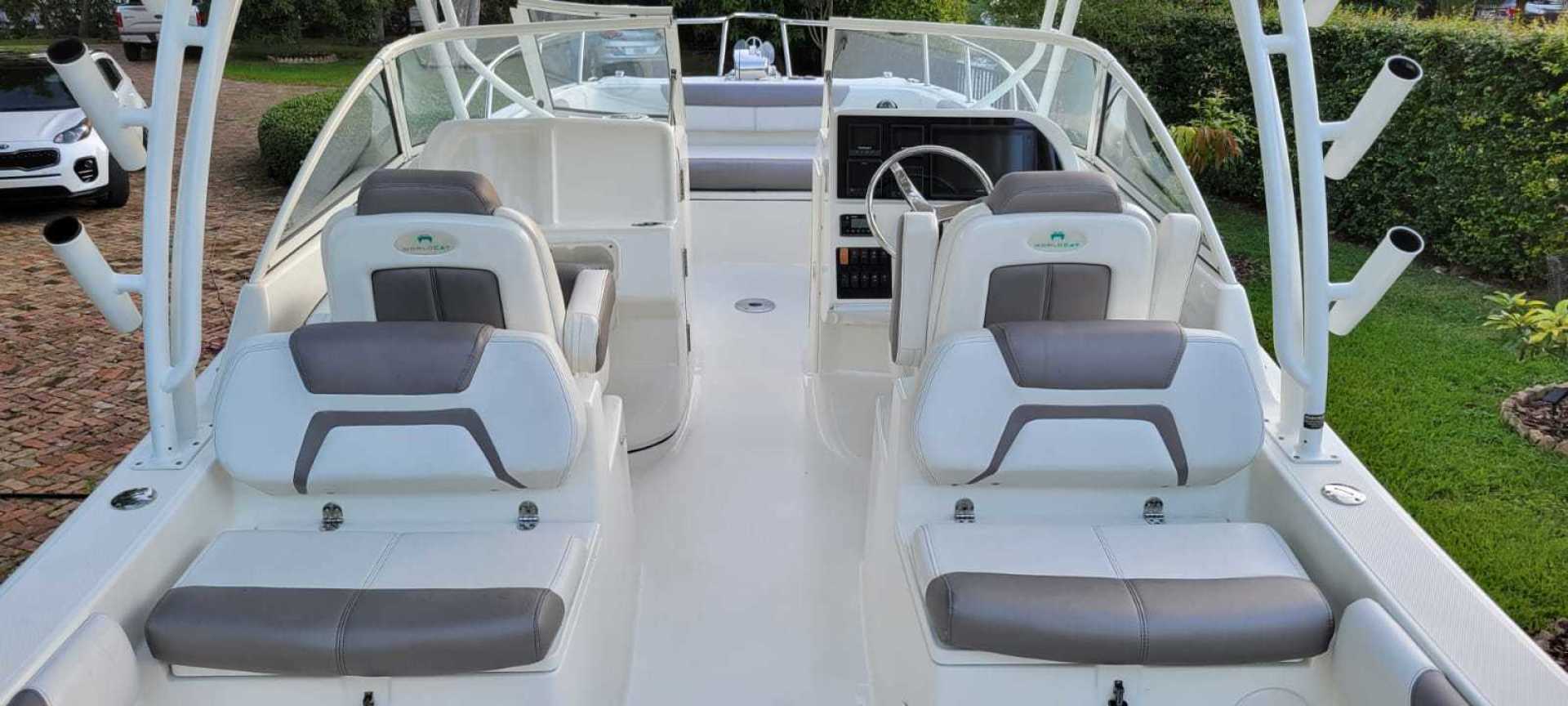 World Cat 25 - No Name - Seating