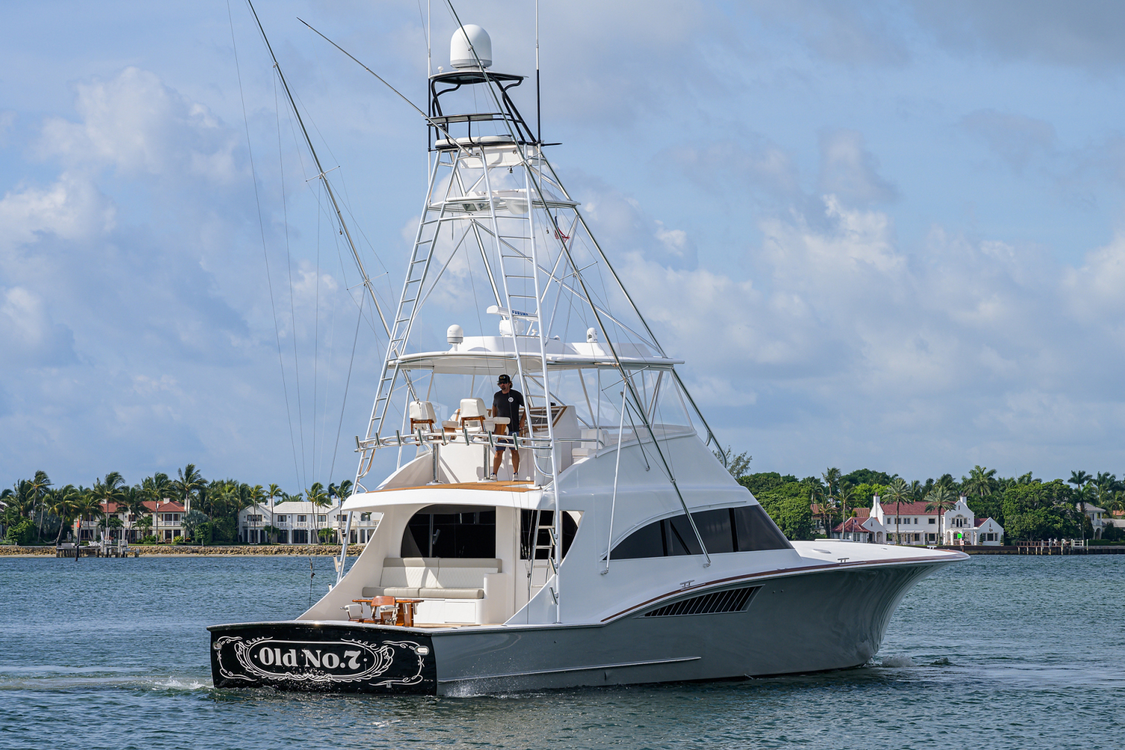 Titan 62 - Old #7 - exterior