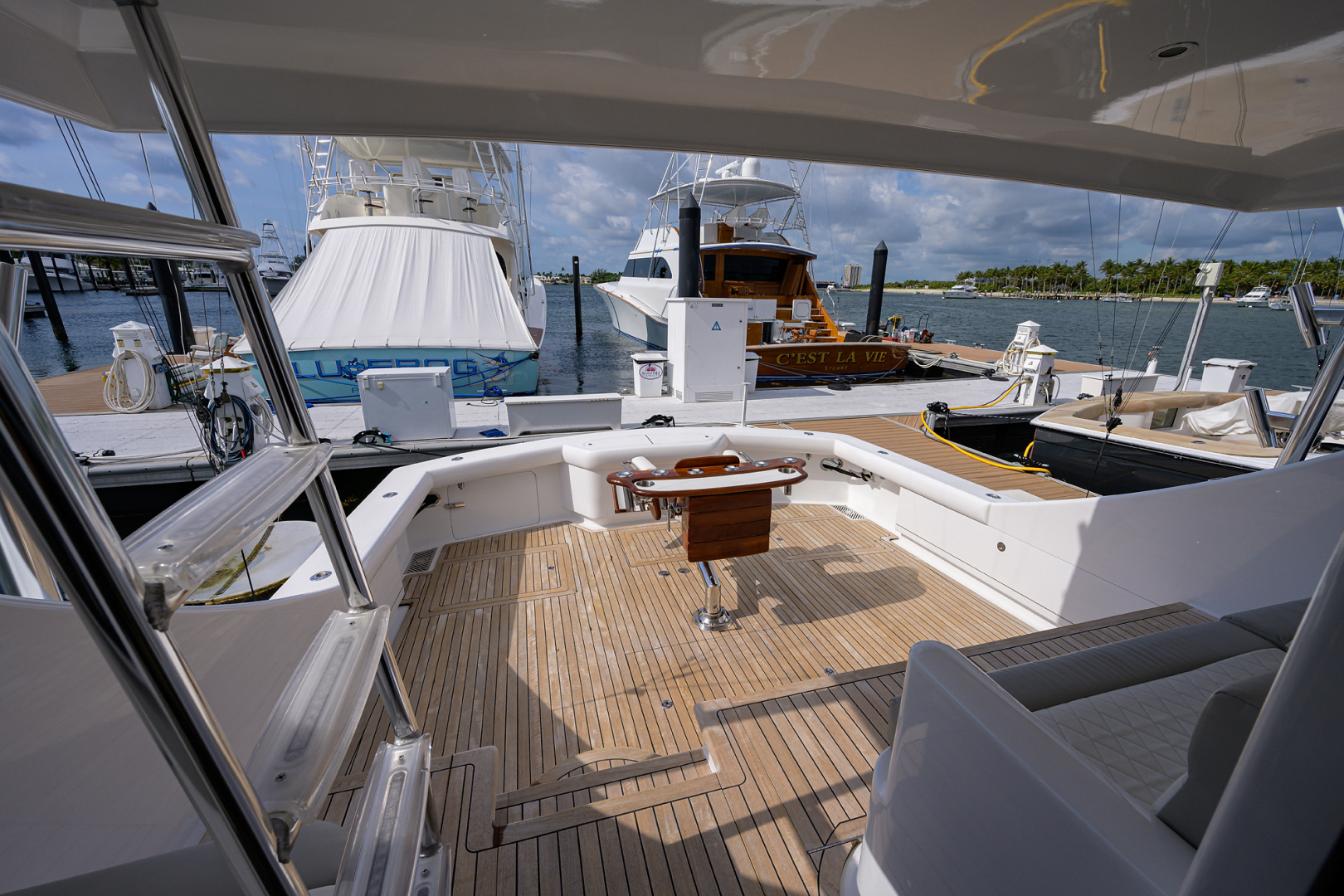 Titan 62 - Old #7 - exterior