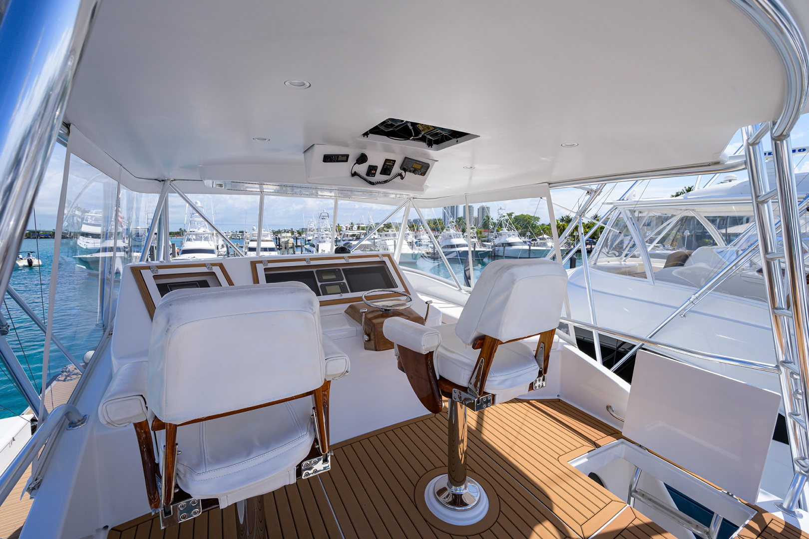 Titan 62 - Old #7 - exterior