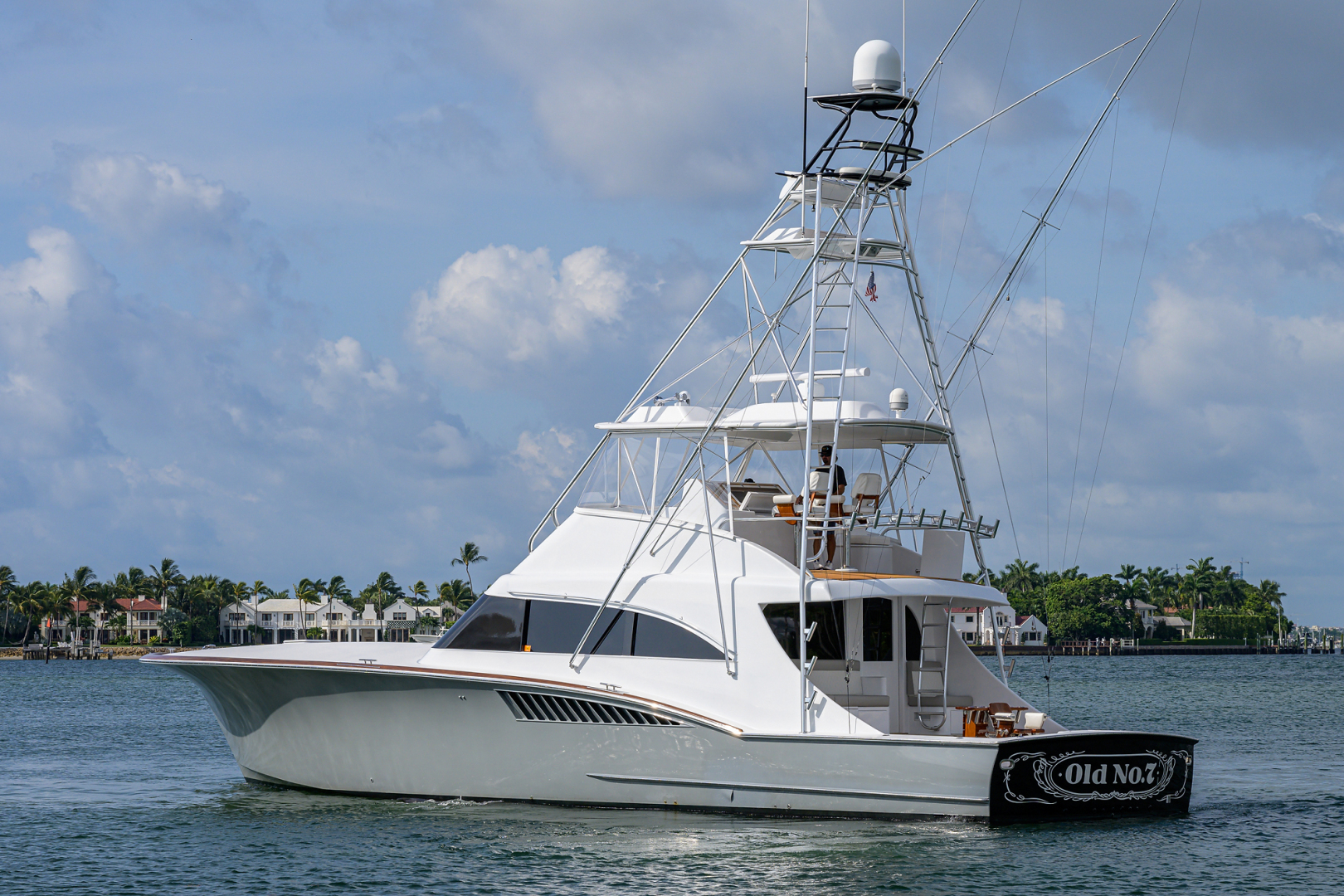 Titan 62 - Old #7 - exterior