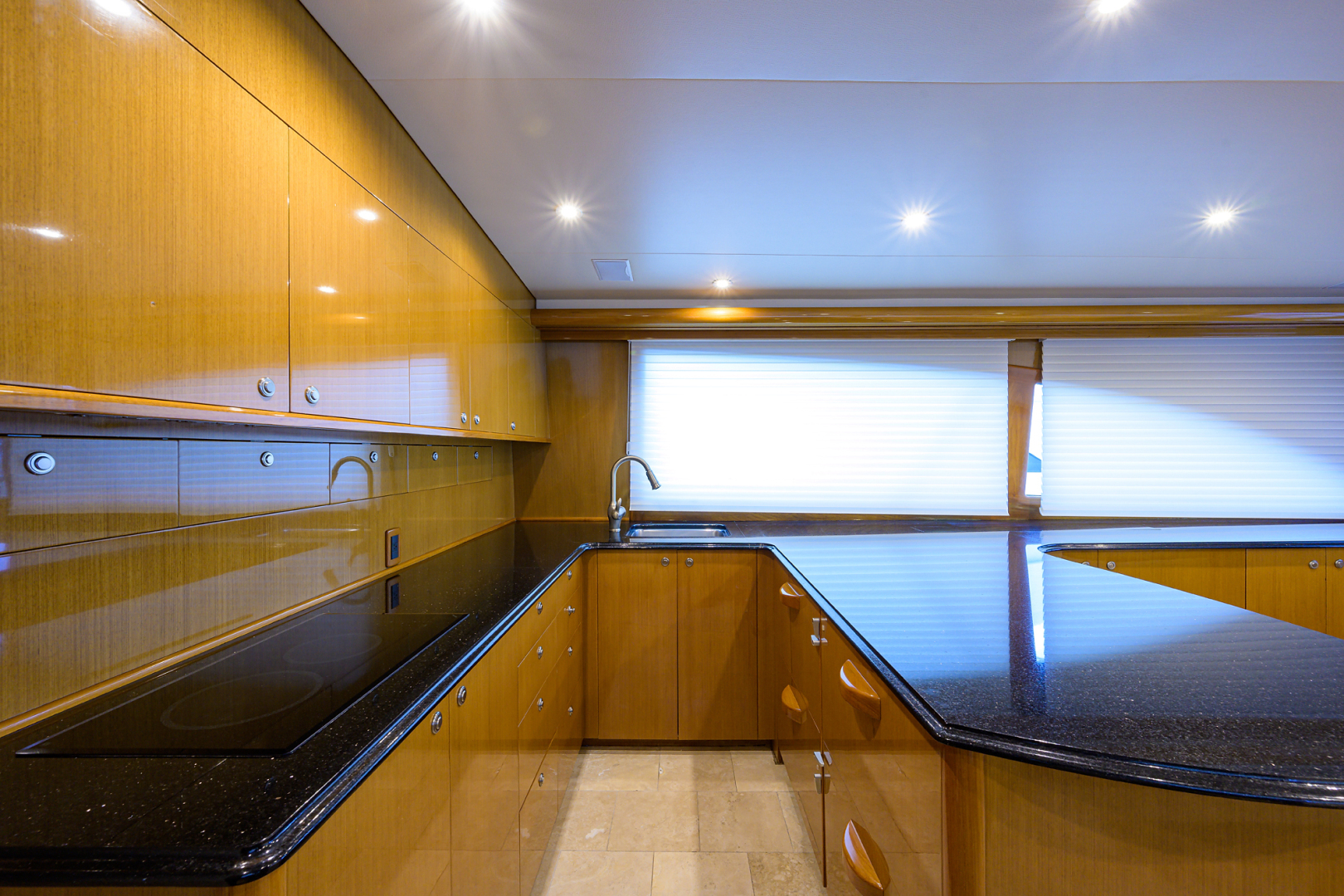 Titan 62 - Old #7 - interior