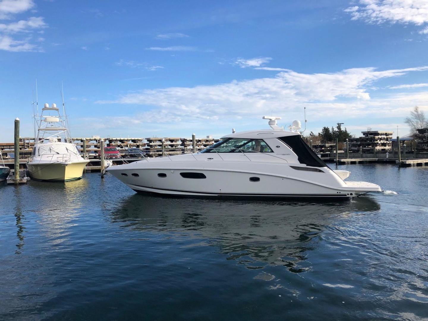 SOCIAL DISTANCE 45ft Sea Ray Yacht For Sale